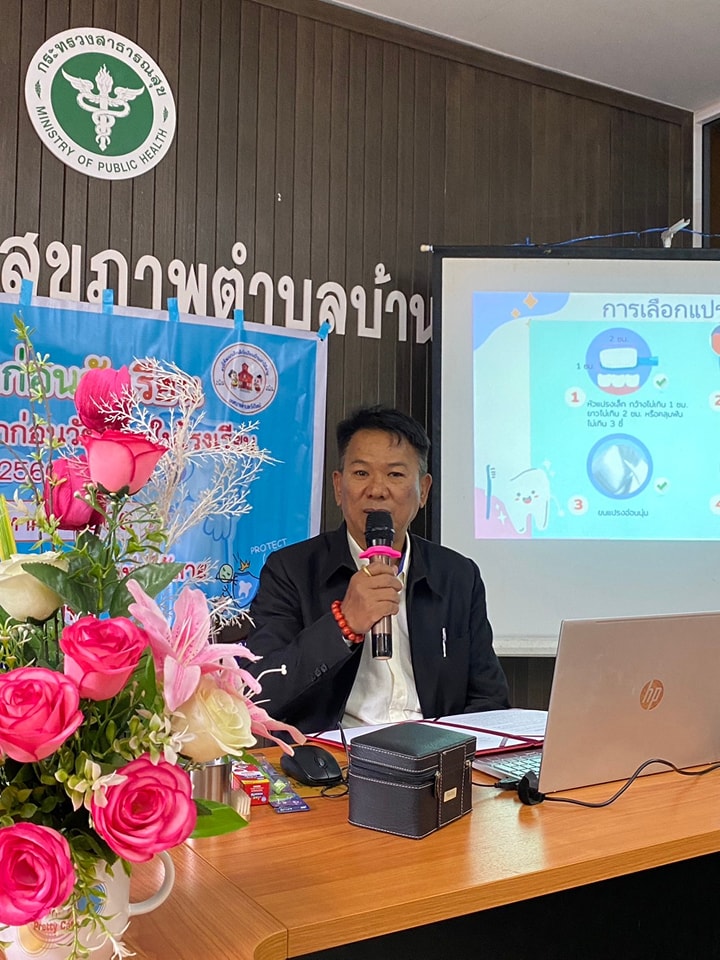วันนี้ (17/8/66) เวลา 09.00 น.
นาย พรศักดิ์ พิมาน นายกเทศมนตรีตำบลวังใหม่ เป็นประธานพิธีเปิดอบรม"โครงการส่งเสริมป้องกันทันตสุขภาพเด็กก่อนวัยเรียนในศูนย์พัฒนาเด็กเล็กและก่อนวัยเรียนในโรงเรียนประจำปีงบประมาณ 2566" โดย มีท่านผู้มีเกียรติรองนายกเทศมนตรี สมาชิกสภาเทศบาล หัวหน้าสำนักปลัด นักวิชาการศึกษาชำนาญการ นักวิชาการสาธารณสุขและผู้ช่วยนักวิชาการสาธารณสุข ทั้งนี้ได้รับการสนับสนุนวิทยากรจาก รพ.สต.วังใหม่ ณห้องประชุม รพ.สต.บ้านท่าไม้ลาย หมู่ที่ 5 ต.วังใหม่ อ.เมือง จ.ชุมพร