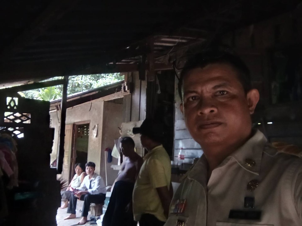 วันนี้(22/5/66) เวลา 13.00 น.
นำโดยพ.จ.อ. สิทธิชัย พิมสุวรรณ นักพัฒนาชุมชน พร้อมด้วย
นายสายัณ น้อยรักษ์ และนักศึกษาฝึกงาน ลงพื้นที่สำรวจ
ประมาณการโครงการปรับสภาพแวดล้อมและสิ่งอำนวยความสะดวกแก่ผู้สูงอายุให้เหมาะสมและปลอดภัย ณ
บ้านเลขที่ 229  นางจอด คุ้นเคย หมู่ที่ 5 ต.วังใหม่ อ.เมือง จ.ชุมพร