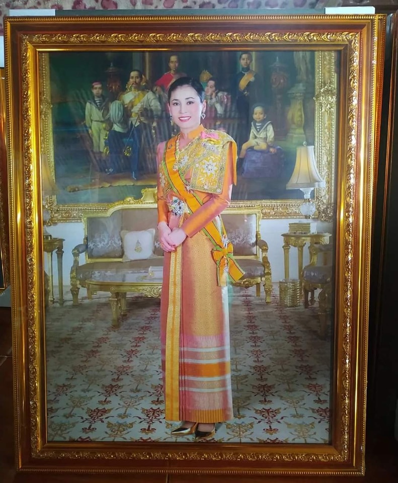 ทรงพระเจริญ 
3 มิถุนายน 
วันคล้ายวันเฉลิมพระชนมพรรษา สมเด็จพระนางเจ้าสุทิดา พัชรสุธาพิมลลักษณ พระบรมราชินี
ด้วยเกล้าด้วยกระหม่อม
ข้าพระพุทธเจ้า คณะผู้บริหาร
ข้าราชการ พนักงานและลูกจ้างเทศบาลตำบลวังใหม่ อ.เมือง จ.ชุมพร