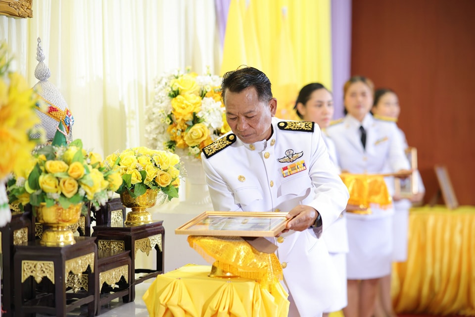 เมื่อวันที่ (30/5/67) เวลา 09.00 น. นำโดยนายพรศักดิ์พิมาน นายกเทศมนตรีตำบลวังใหม่ เป็นประธานในพิธีรับพระบรมฉายาลักษณ์พระบาทสมเด็จพระเจ้าอยู่หัวที่ฉายกับสมเด็จพระนางเจ้าพระบรมราชินีพร้อมด้วย ท่านผู้มีเกียรติ คณะผู้บริหาร สมาชิกสภาเทศบาล ข้าราชการ พนักงานและลูกจ้าง
ณ ห้องประชุมโรงเรียนวัดน้อมถวาย หมู่ที่ 2 ต.วังใหม่ อ.เมือง จ.ชุมพร