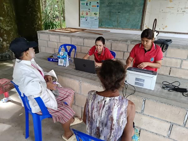 วันนี้ (3 ก.ค.68) เวลา 09.00 น.
งานจัดเก็บรายได้ กองคลังเทศบาลตำบลวังใหม่ นำโดยนางสาวกาญจนา สวียม นักวิชาการจัดเก็บรายได้ พร้อมด้วย นางสาวอังคณา สง่าปู ผู้ช่วยเจ้าพนักงานธุการ  นางสาว  กรกมล คชสิน ผู้ช่วยนักพัฒนาชุมชน ลงพื้นที่ปฏิบัติงาน
#ออกหน่วยรับชำระภาษีที่ดินและสิ่งปลูกสร้างและชำระค่าขยะมูลฝอย ณ ศาลาหมู่บ้านที่ 3  ต.วังใหม่ อ.เมือง จ.ชุมพร