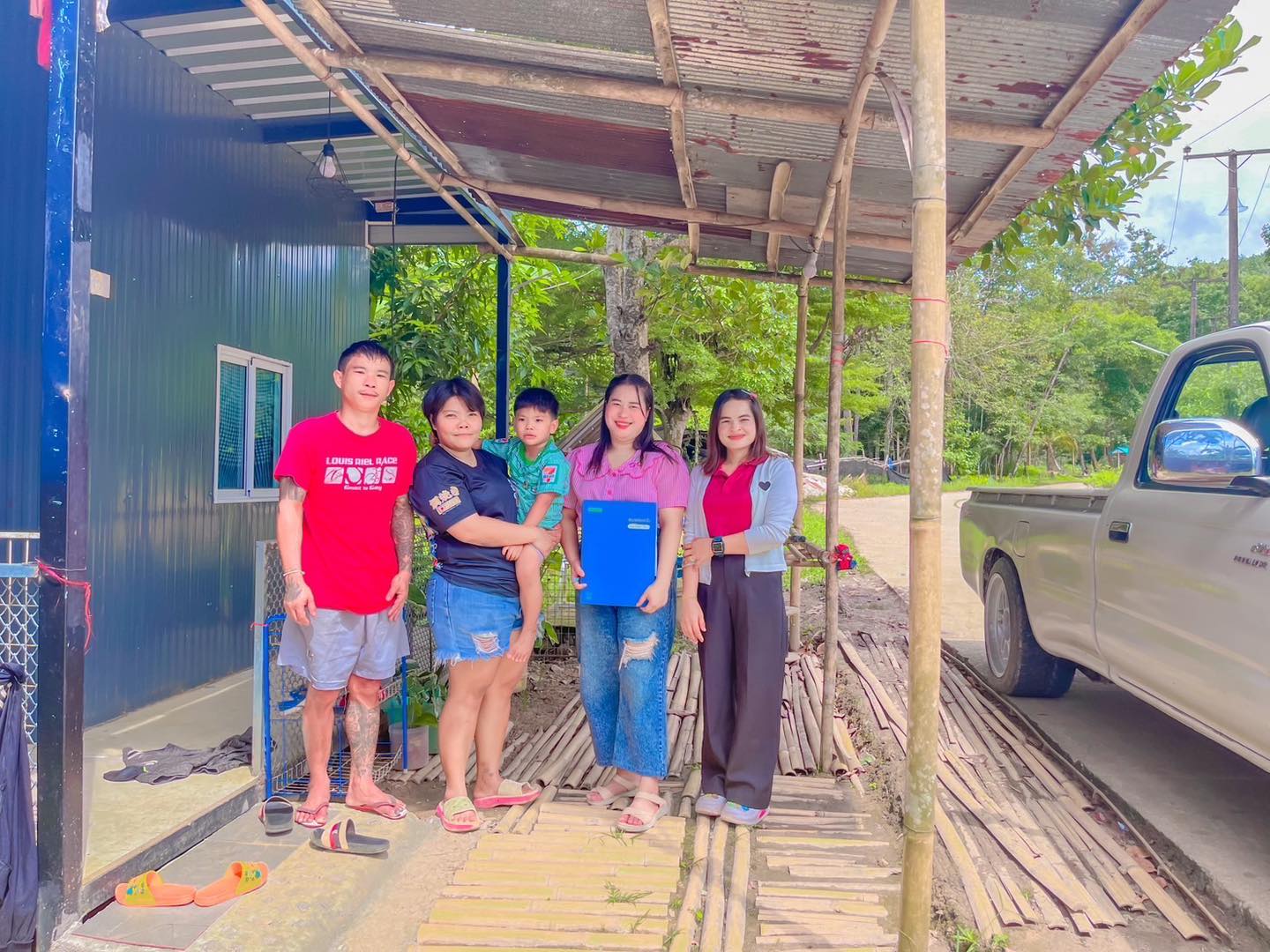 กิจกรรมเยี่ยมบ้านเด็ก ศูนย์พัฒนาเด็กเล็กโรงเรียนบ้านท่าไม้ลาย ประจำปีการศึกษา 2568 ในระหว่างวันจันทร์ที่ 20 ตุลาคม 2568 ถึงวันศุกร์ที่ 24 ตุลาคม 2568
จุดประสงค์ของการเยี่ยมบ้านเด็ก การสร้างความสัมพันธ์ที่ดีระหว่างบ้านและโรงเรียน เพื่อให้ครูได้รับข้อมูลเชิงลึกเกี่ยวกับสภาพความเป็นอยู่และครอบครัวของนักเรียนอย่างแท้จริง ข้อมูลที่ได้จะนำไปใช้ในการพัฒนา ส่งเสริม ป้องกัน และแก้ไขปัญหา รวมถึงการจัดสรรทรัพยากรและปรับการสอนให้เหมาะสมกับนักเรียนแต่ละบุคคล